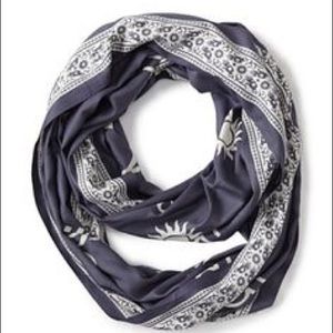 Sir Alistair Rai Zodiac Circle Scarf, Libra