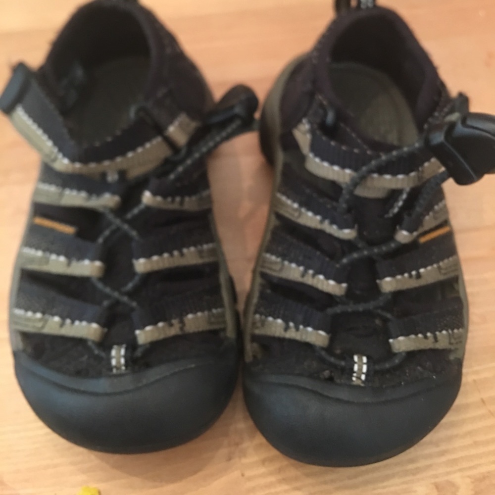 Boys keen sandals