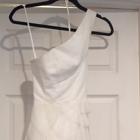 Gorgeous formal dress. - Picture 3 of 4