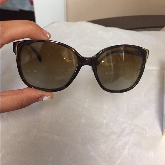 Prada Sunglasess (REAL!!) - Picture 8 of 8