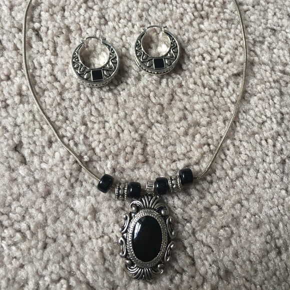 NECKLACE AND EARRING SET - Picture 1 of 4