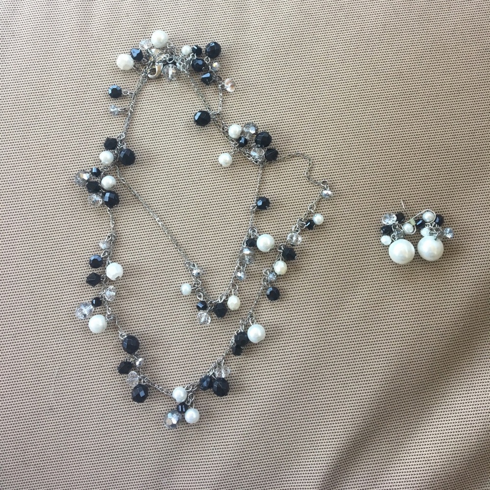 Necklace and earring set