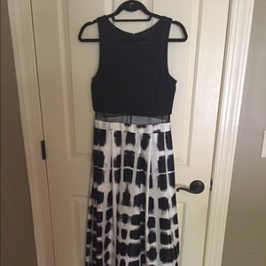 Black/white ball gown with pockets