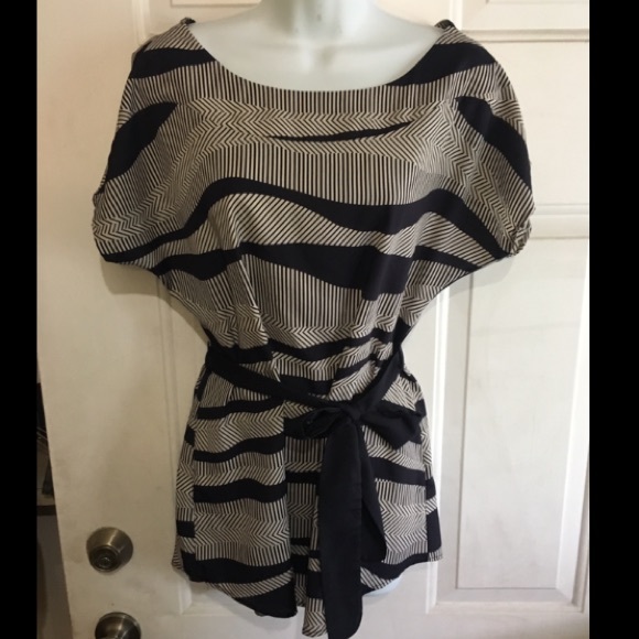 Forever 21 Tops - Light and flirty short sleeve blouse.