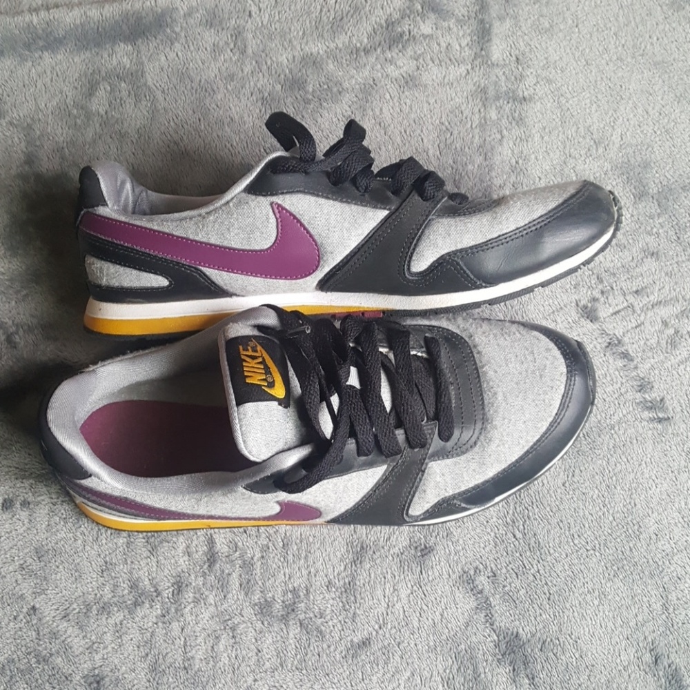 Womens Nike sneakers