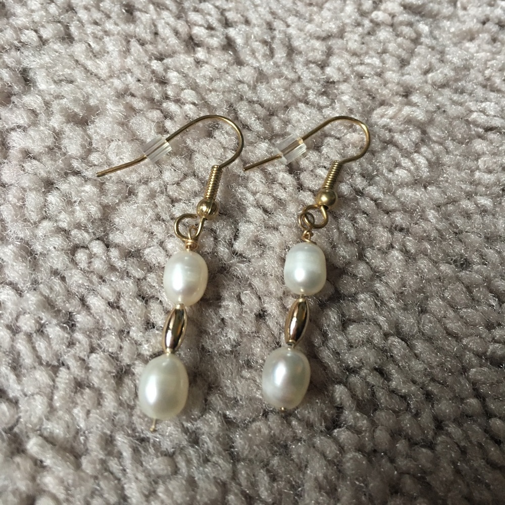 WHITE AND GOLD EARRINGS