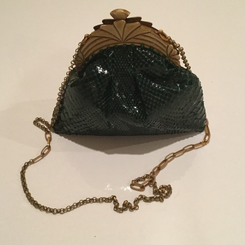 Vintage shoulder bag with genuine Bakelite frame