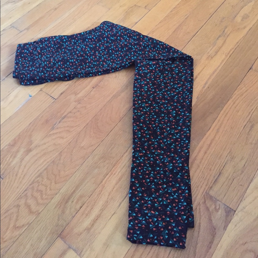OS LuLaRoe leggings Never worn. Black background