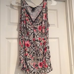 Sleeveless, floral top