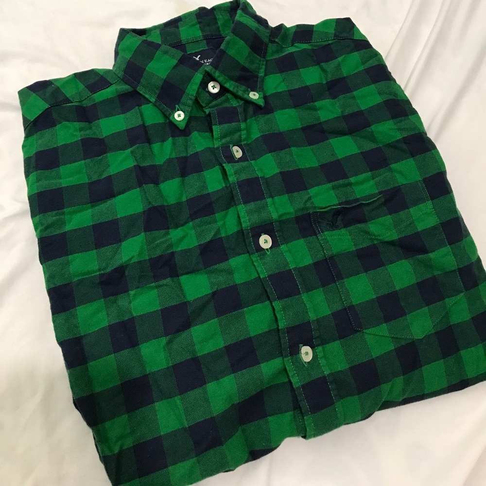 NWOT men's AE green and navy plaid shirt