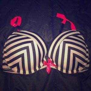 Satin Very Sexy PU bra-Never Worn