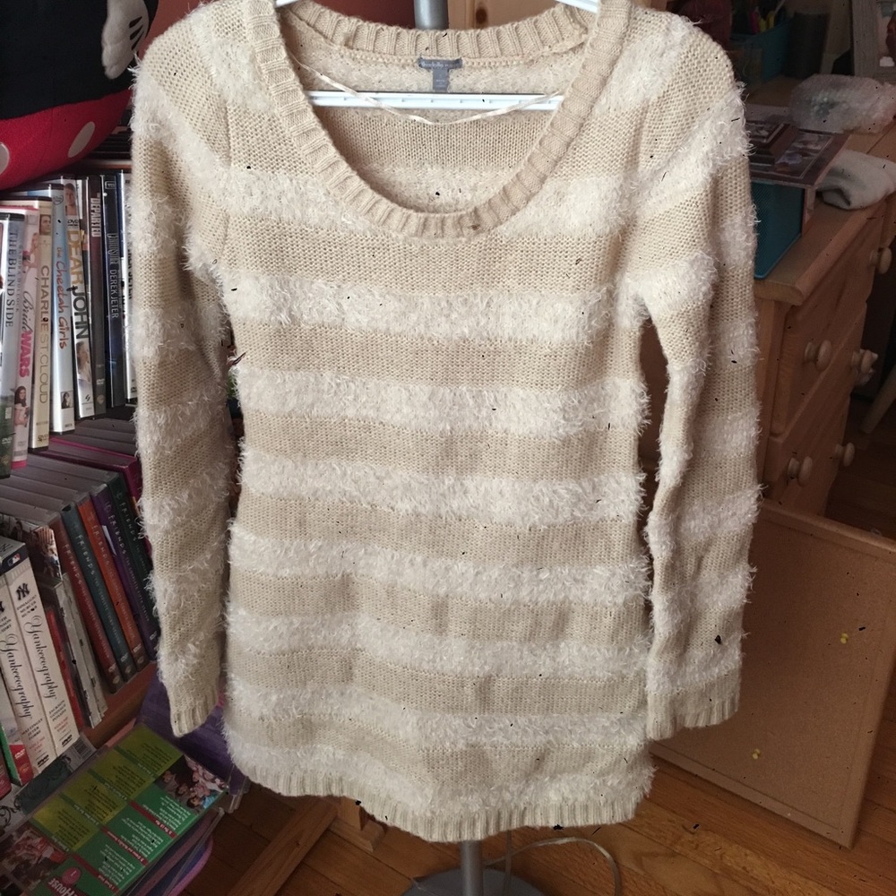 Good condition sweater dress or shirt ! Two styles