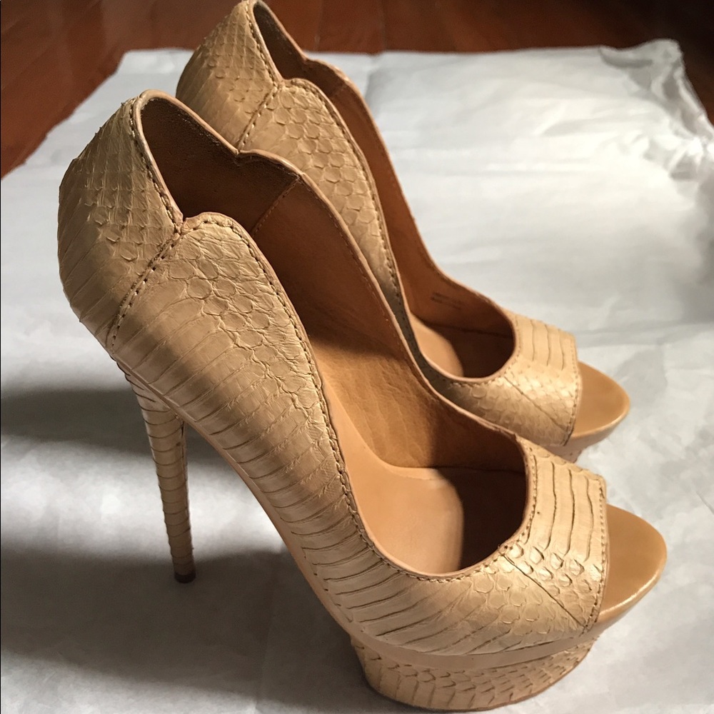 L.A.M.B PLATFORM PEEP TOE LEATHER PUMP