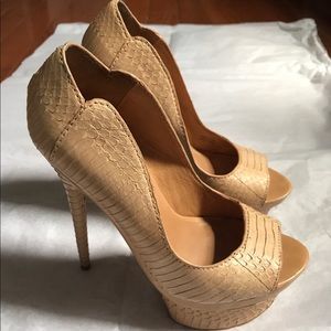 L.A.M.B PLATFORM PEEP TOE LEATHER PUMP