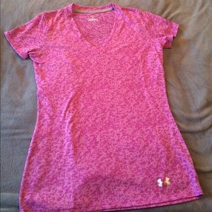 FALL CLEANOUT-DONATING SOON Under Armour Fitted T