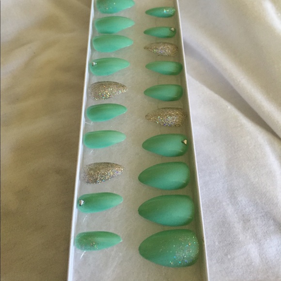 Hand painted teal silver glitter press on nails - Picture 2 of 3