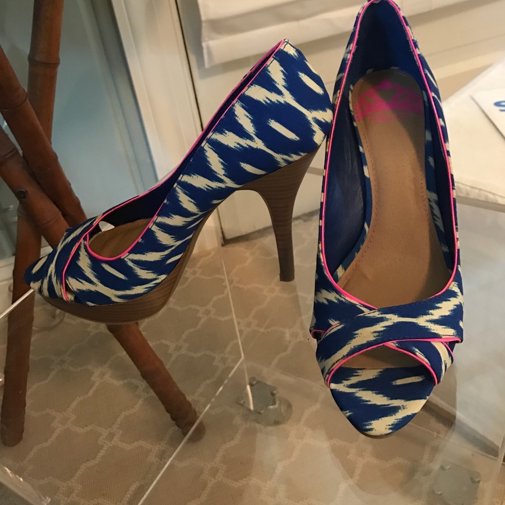Blue ikat patterned wooden heel platform pump
