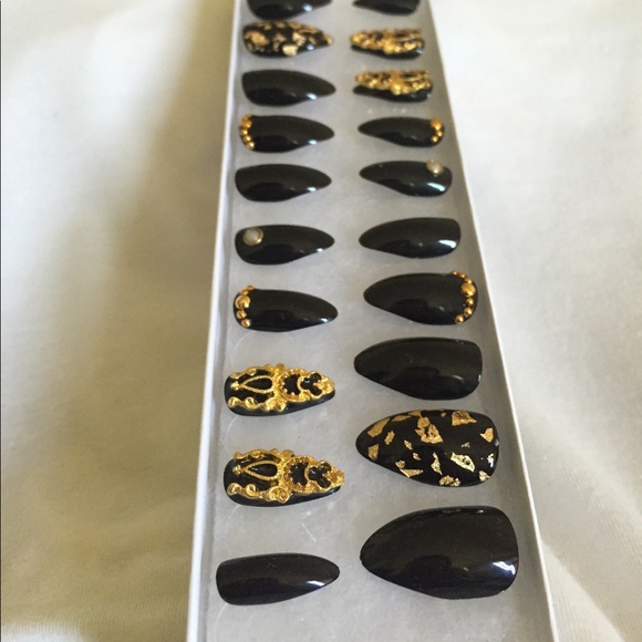 Hand painted black and gold almond press on nails - Picture 2 of 3