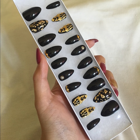 Hand painted black and gold almond press on nails - Picture 3 of 3