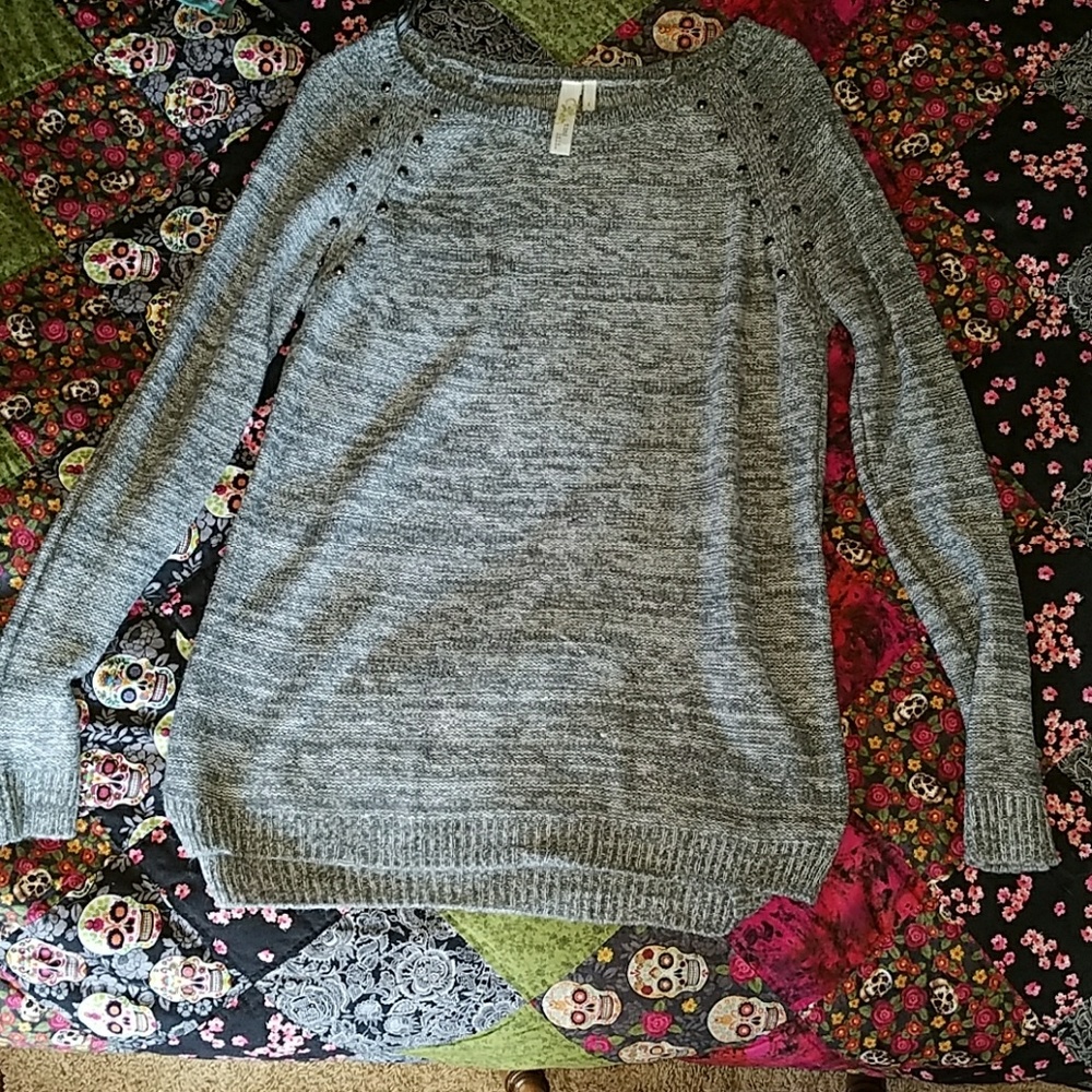 Lightweight sweater