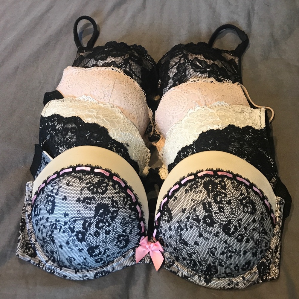 Victoria secret bras sold in bundle
