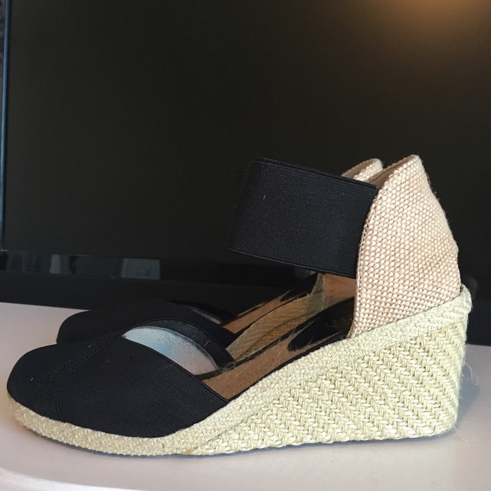 Black Wedges