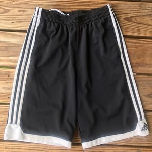 Youth L Adidas shorts
