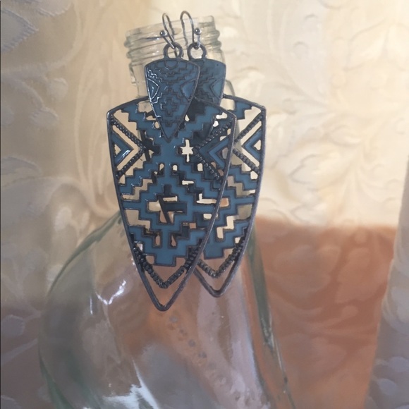 Arrowhead Silver Earrings - Picture 4 of 4