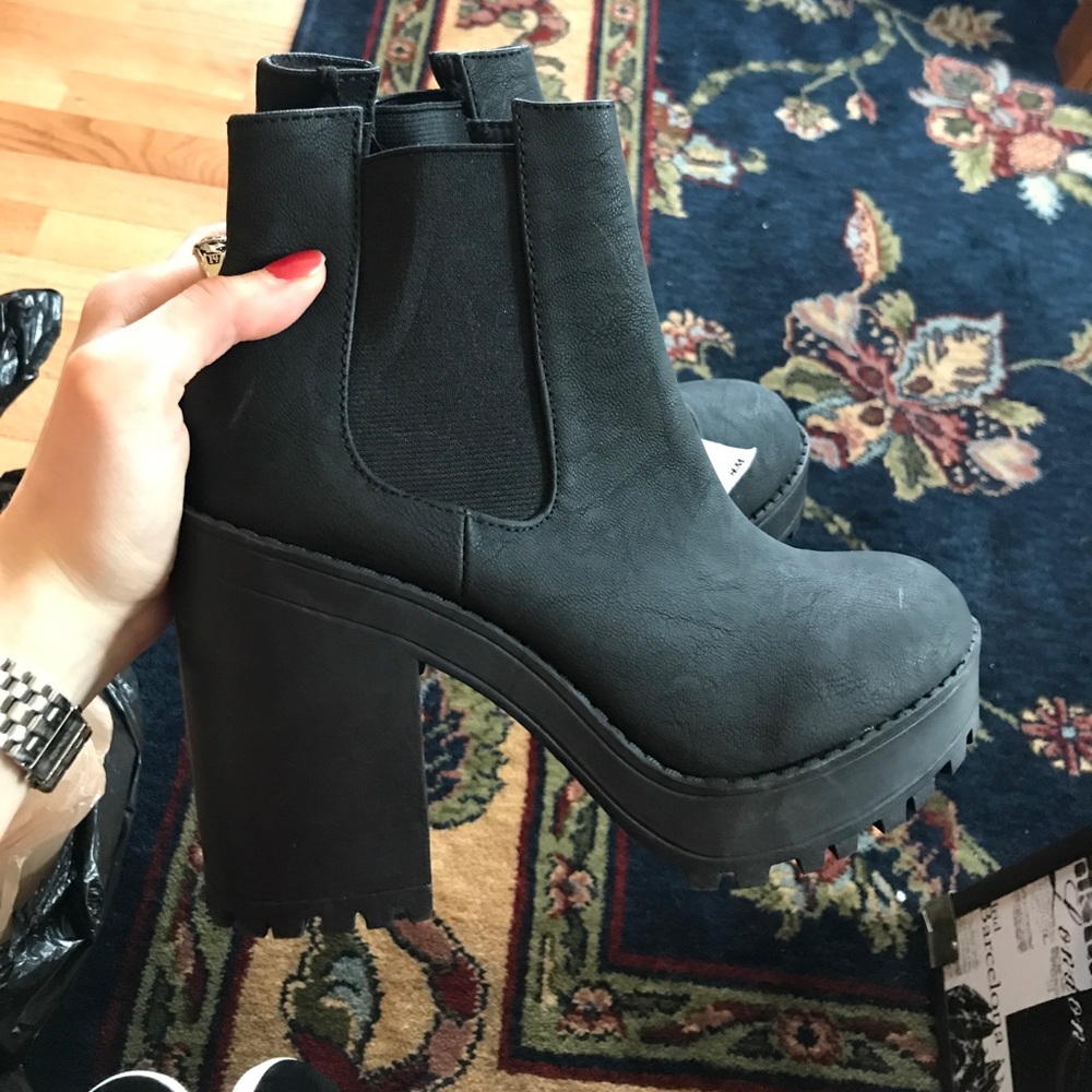 Black h&m platform boots size 5.5