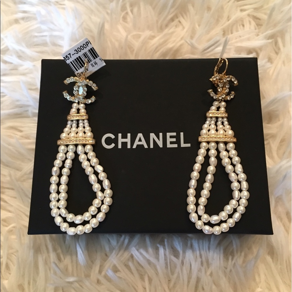 Pearl CC earrings