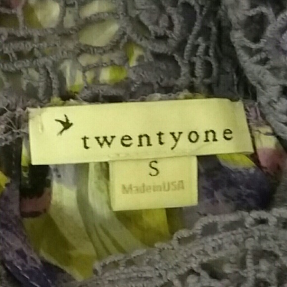 💜Sleeveless Blouse💜 - Picture 5 of 5