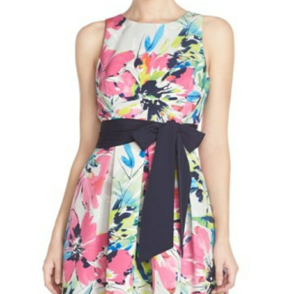 MORE RDUCED NWT Eliza J printed faille dress