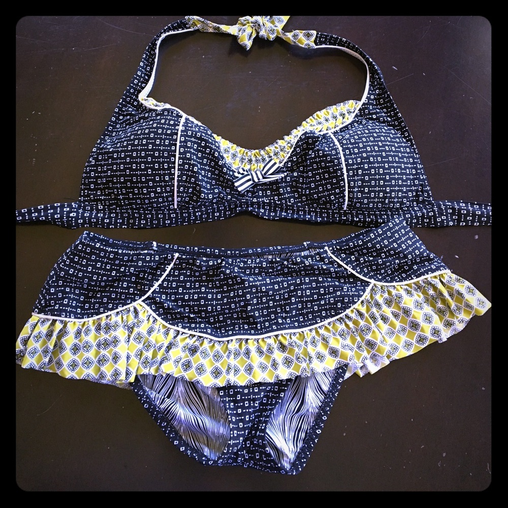 Betsey Johnson skirted bikini top size D/bottom m