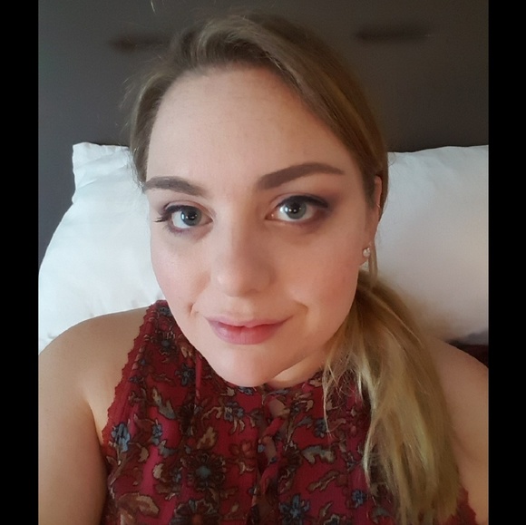 Meet your Posher! Brianne - Picture 4 of 5