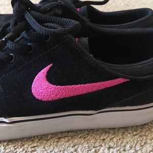 Pink Nike Stephan janowskis