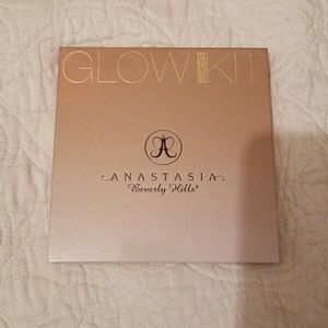 Anastasia Beverly hills glow kit