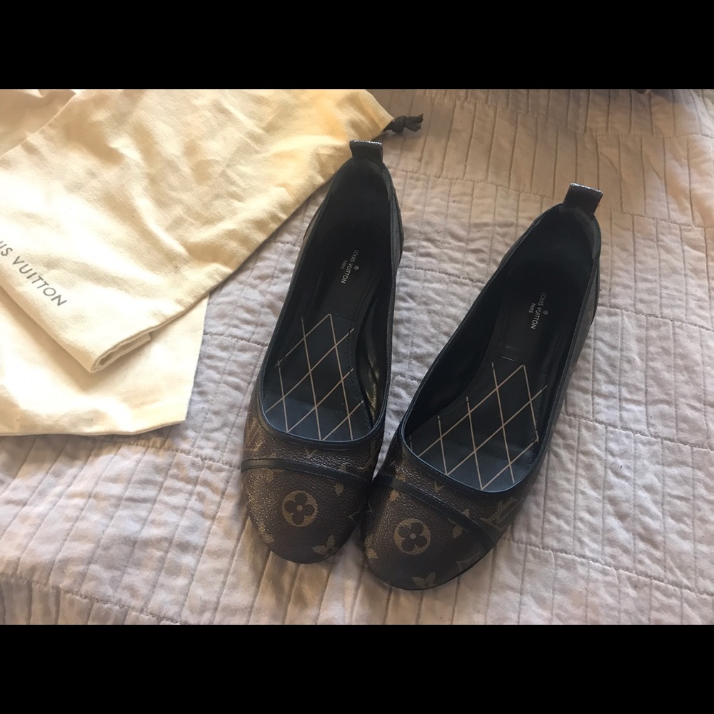 Lightly worn, Louis Vuitton Ballet flats Sz: 40/10