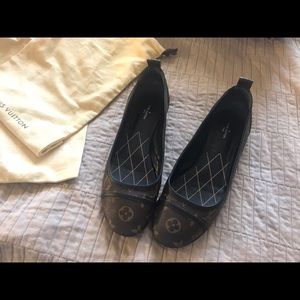 Lightly worn, Louis Vuitton Ballet flats Sz: 40/10