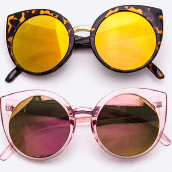 "Daisy Duke" Icon Oversized Cat Eye Sunglasses - Picture 2 of 4