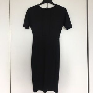 Chic & classic ZARA LBD. Form fitting. Size6.