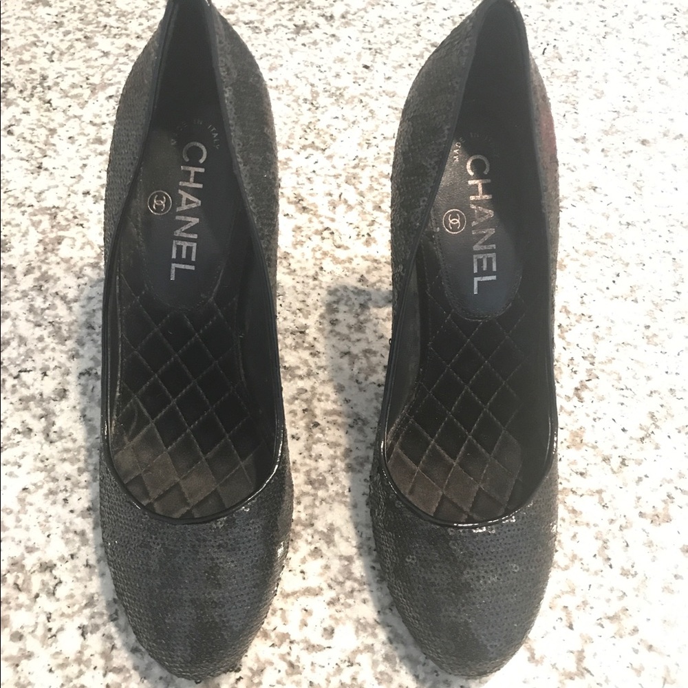 Auth Chanel heels!!!