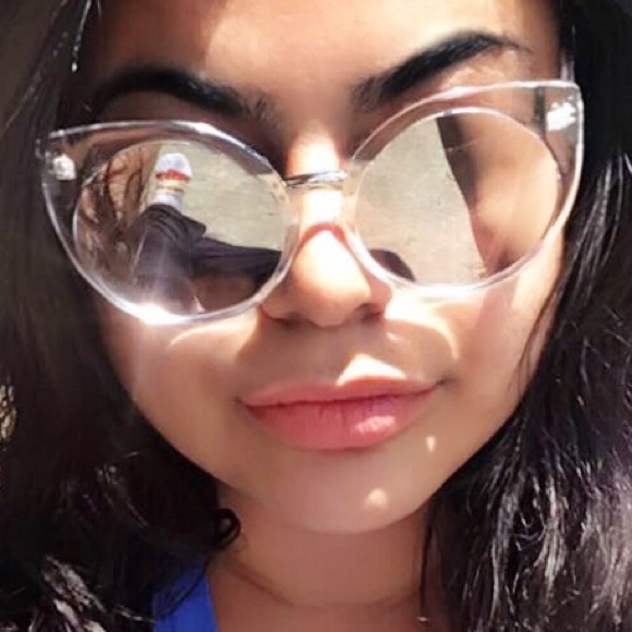 "Fresca" Iconic Oversized Cat Eye Sunglasses - Picture 2 of 4