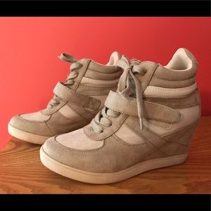 Sneaker wedges