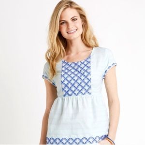 Fun Vineyard vines embroidered top