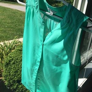 American Eagle Sleeveless Mint Button Down