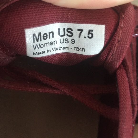 Burgundy Vans low tops - Picture 4 of 4