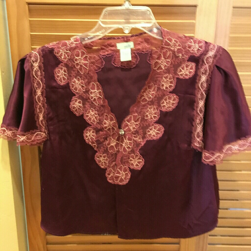 Silk jacket,very light and feminine.