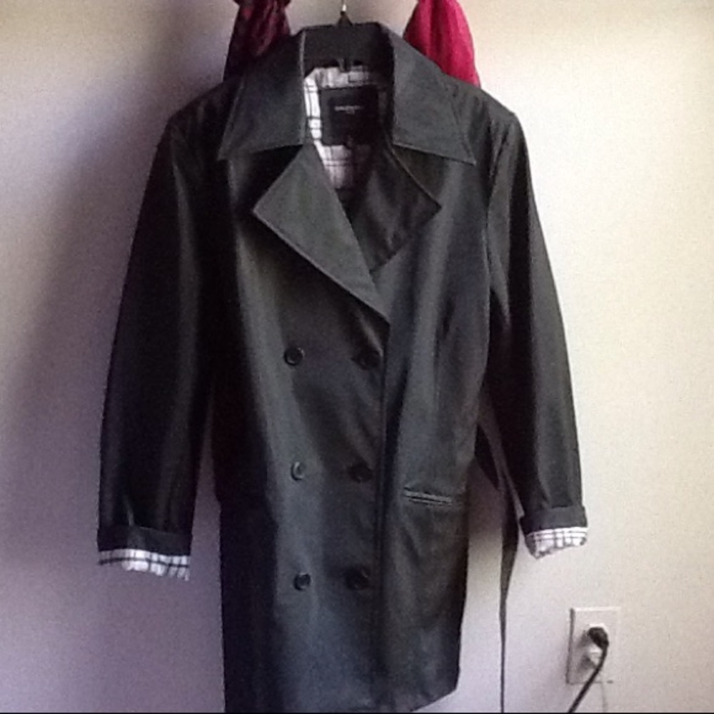 Women's rain jacket