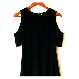 Cold-shoulder velvet dress