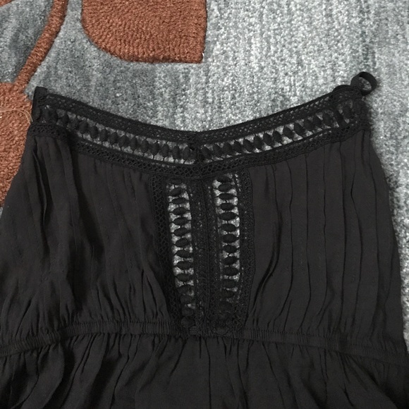 ❣️🌺🆕Adorable Black Tank Top 🆕🌺❣️ - Picture 5 of 7